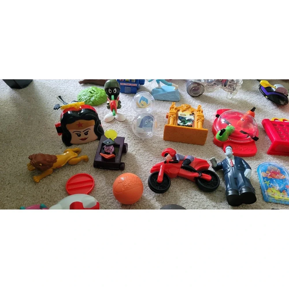 Huge Lot (92) of Vintage Mostly McDonalds Toys! Disney, & More‎